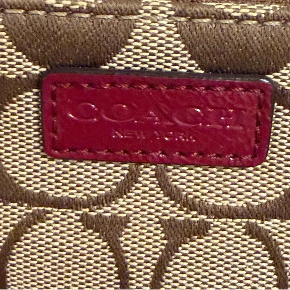 Coach Signature C Wristlet Brown Canvas Red Patent Leather Small Zip Pouch - Picture 2 of 8